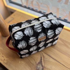 kosmetyczka black dots